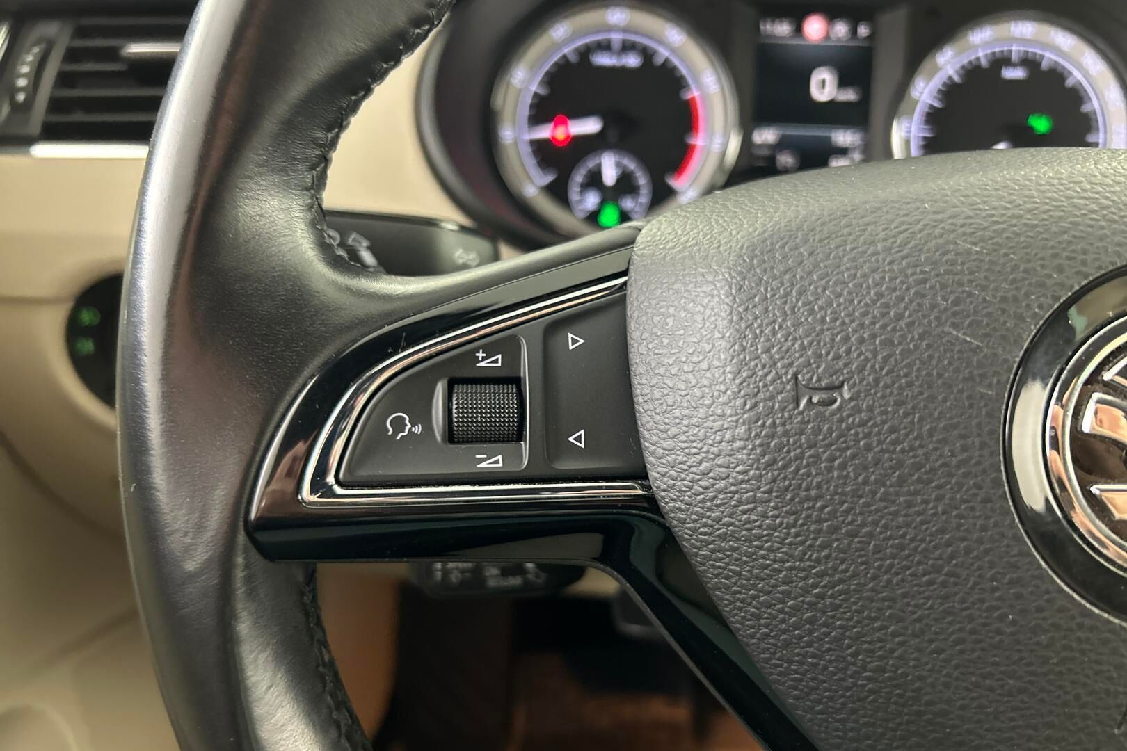 Skoda Octavia iso kuva 17