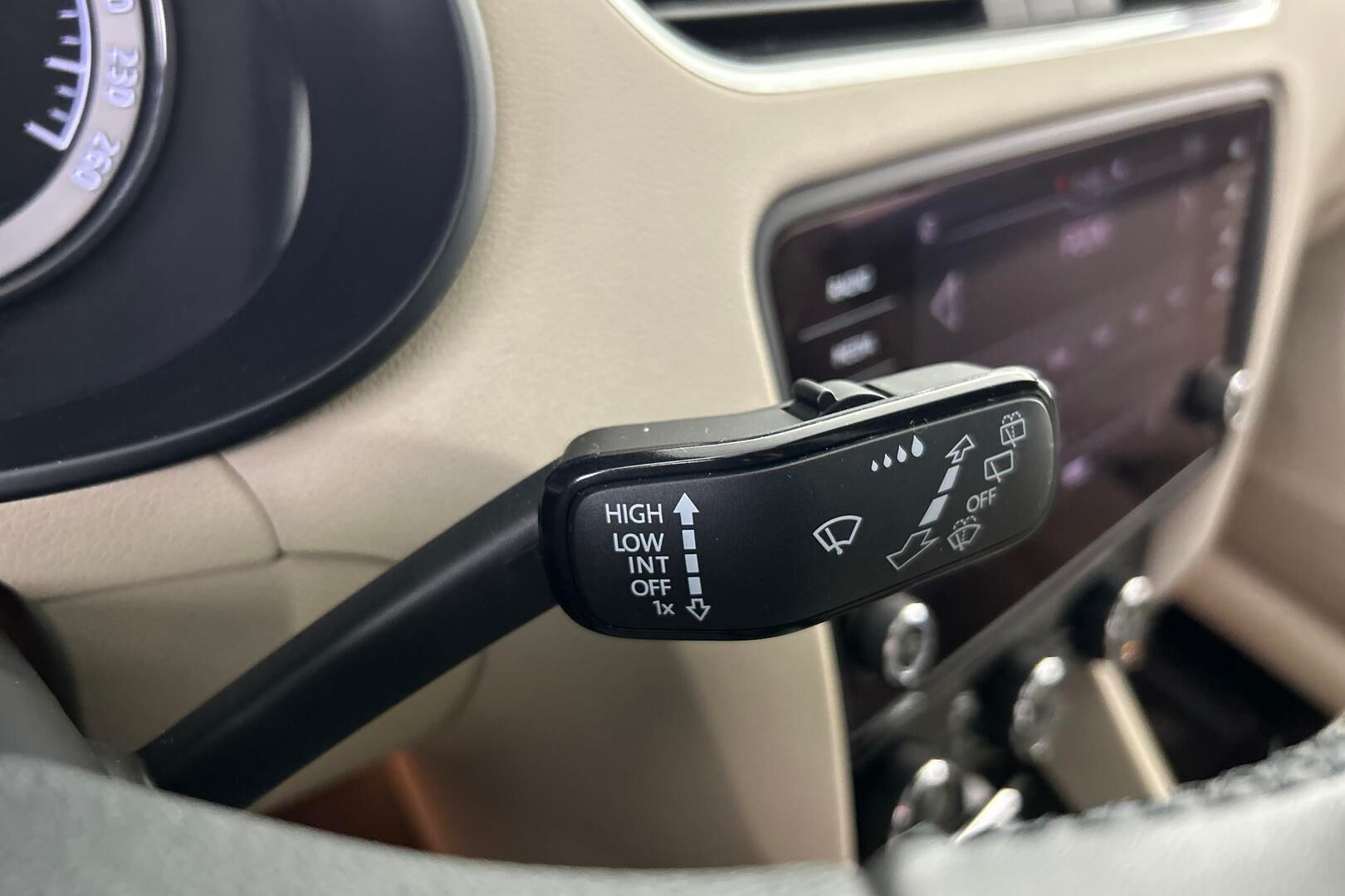 Skoda Octavia iso kuva 18