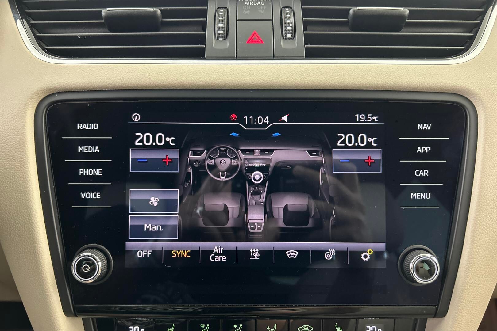 Skoda Octavia iso kuva 24