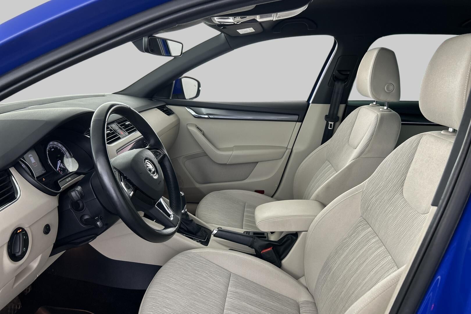 Skoda Octavia iso kuva 8