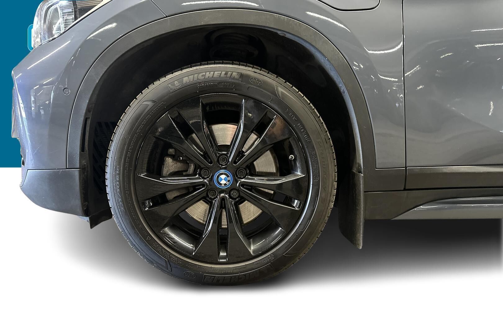 BMW X1 iso kuva 13