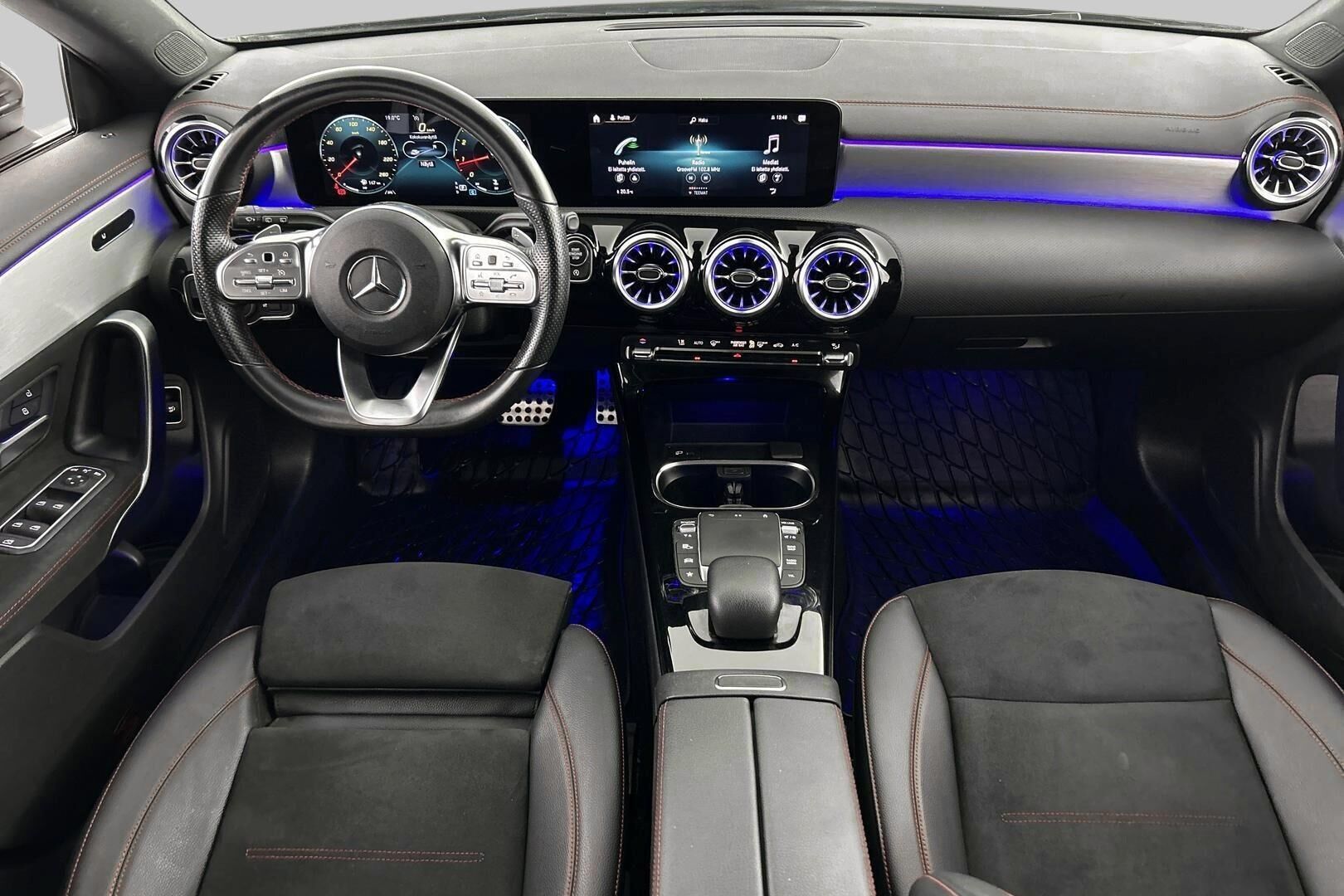 Mercedes-Benz CLA iso kuva 11