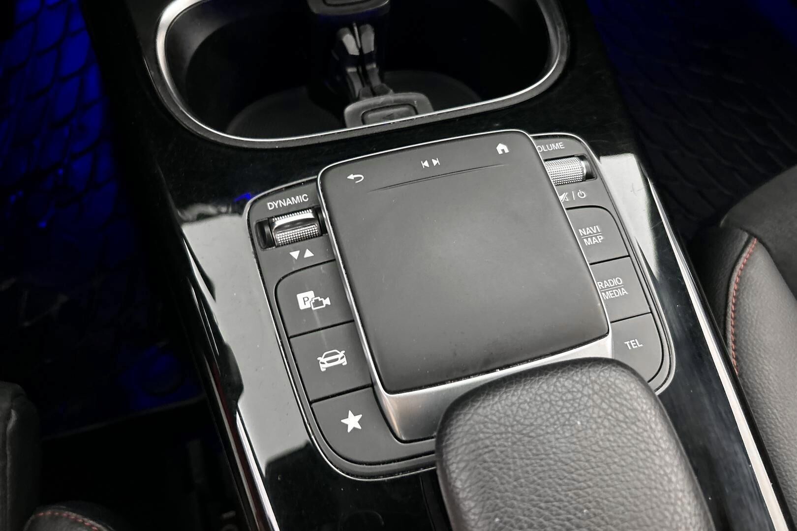 Mercedes-Benz CLA iso kuva 24