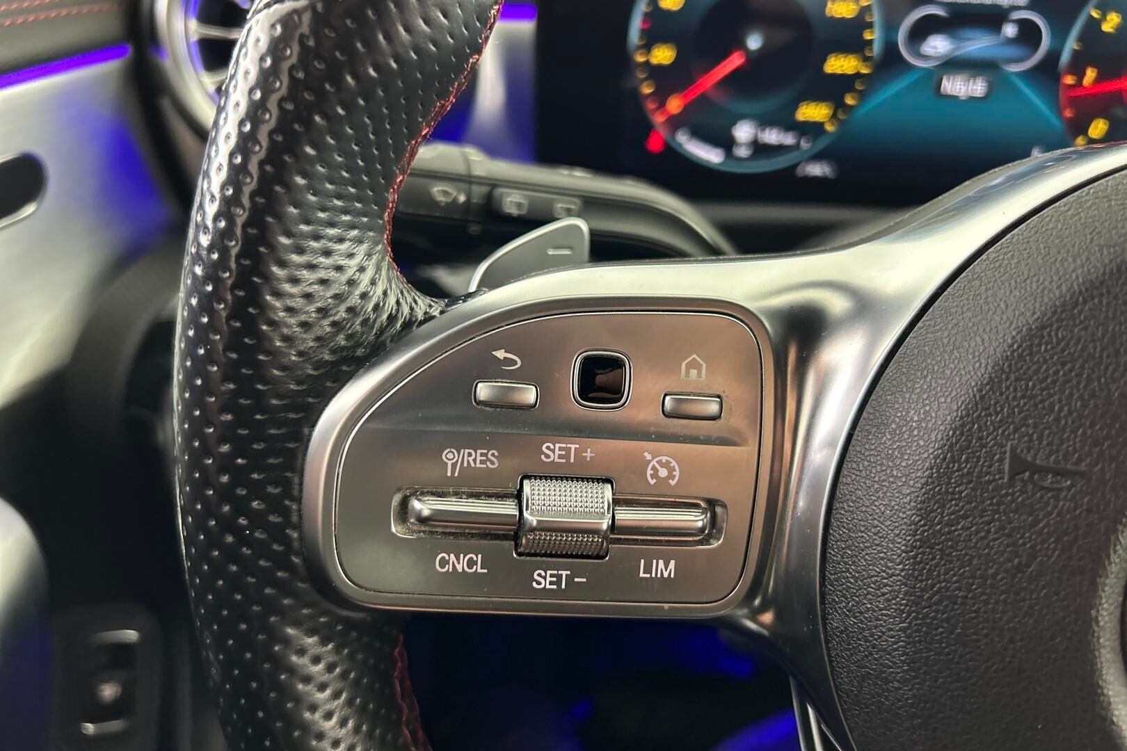 Mercedes-Benz CLA iso kuva 25