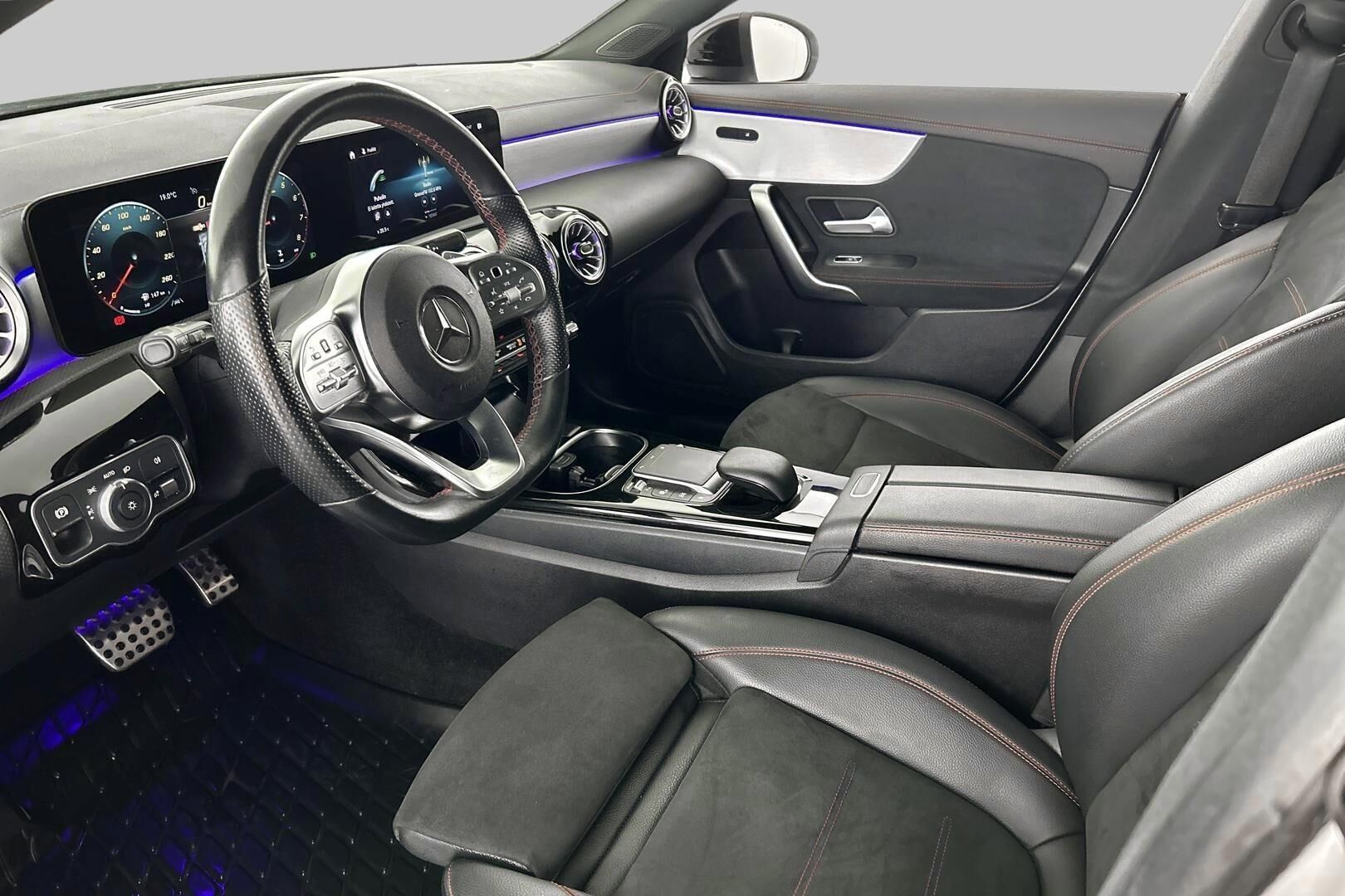 Mercedes-Benz CLA iso kuva 9