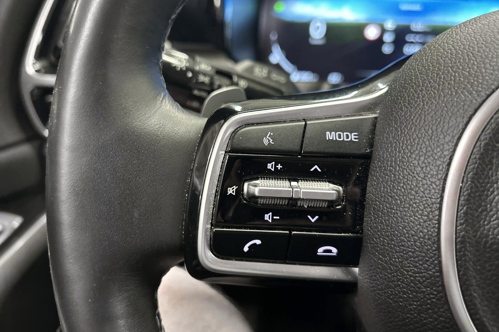 Kia Sorento iso kuva 15