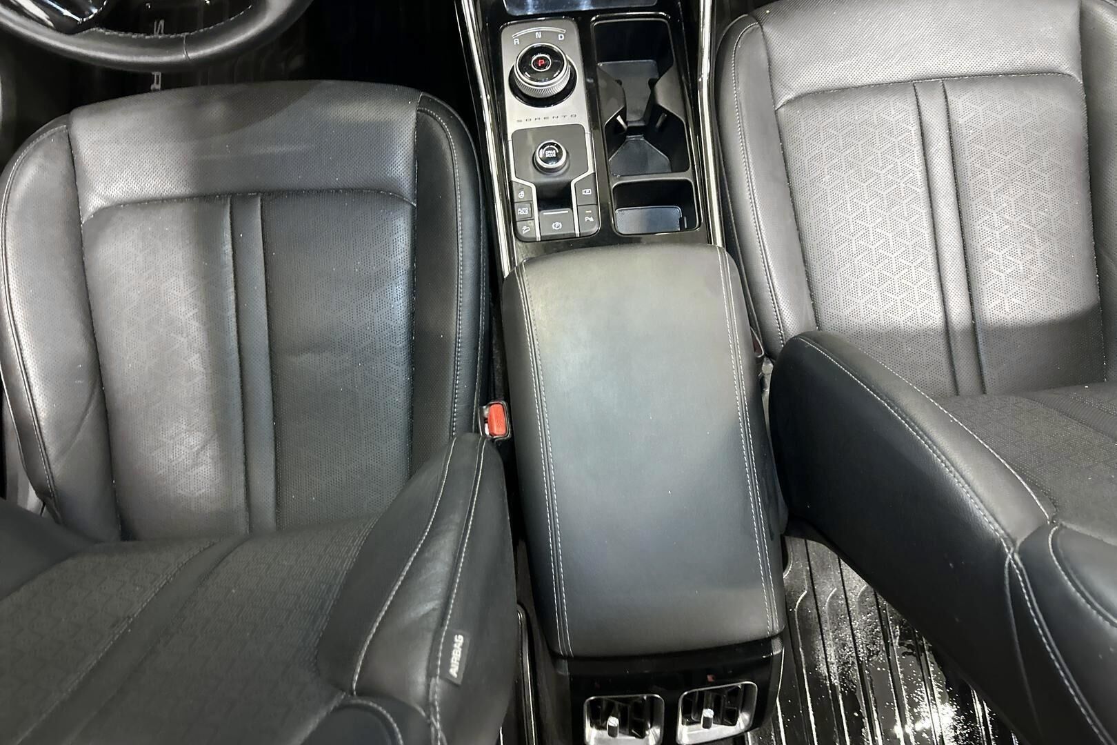 Kia Sorento iso kuva 28