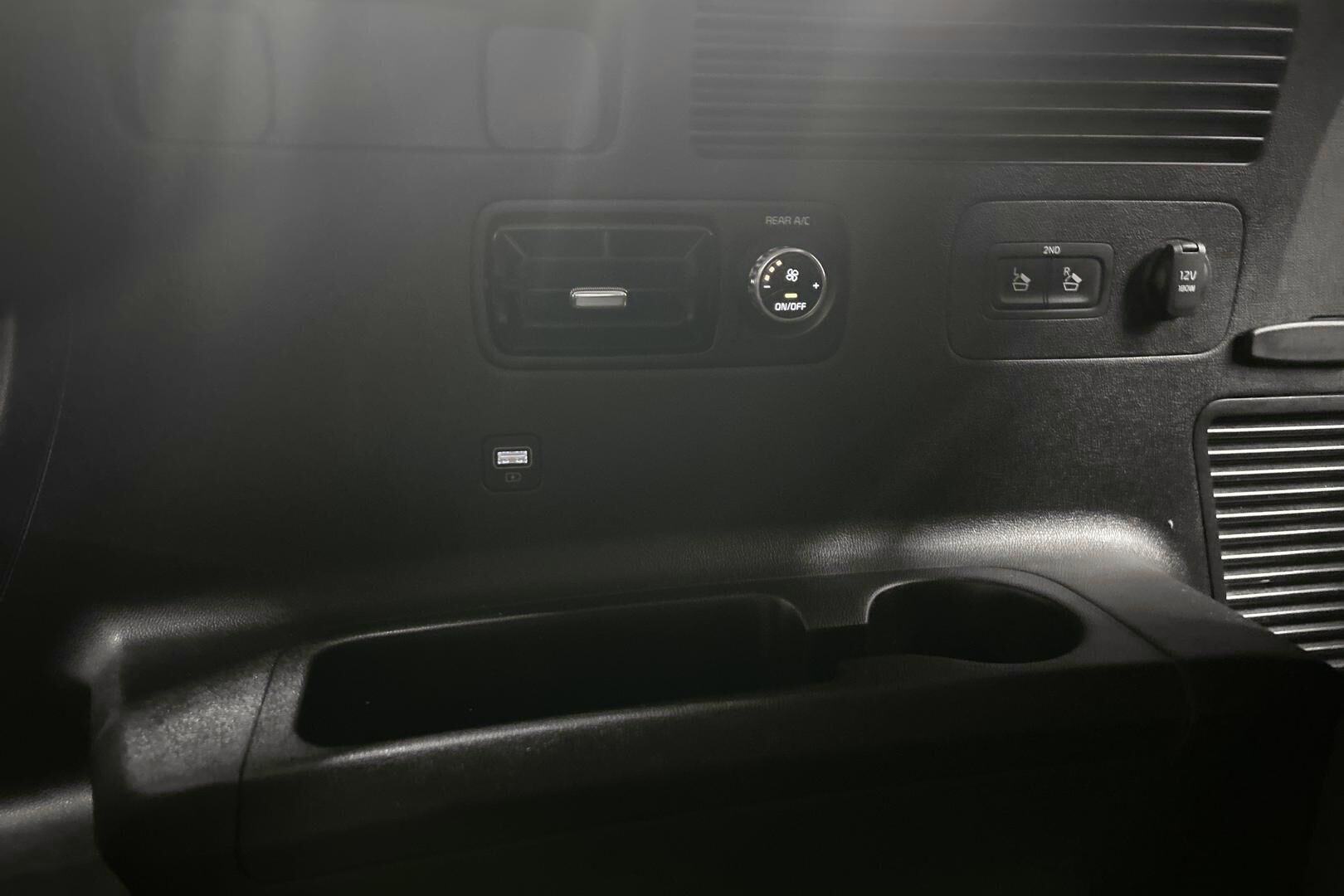 Kia Sorento iso kuva 30