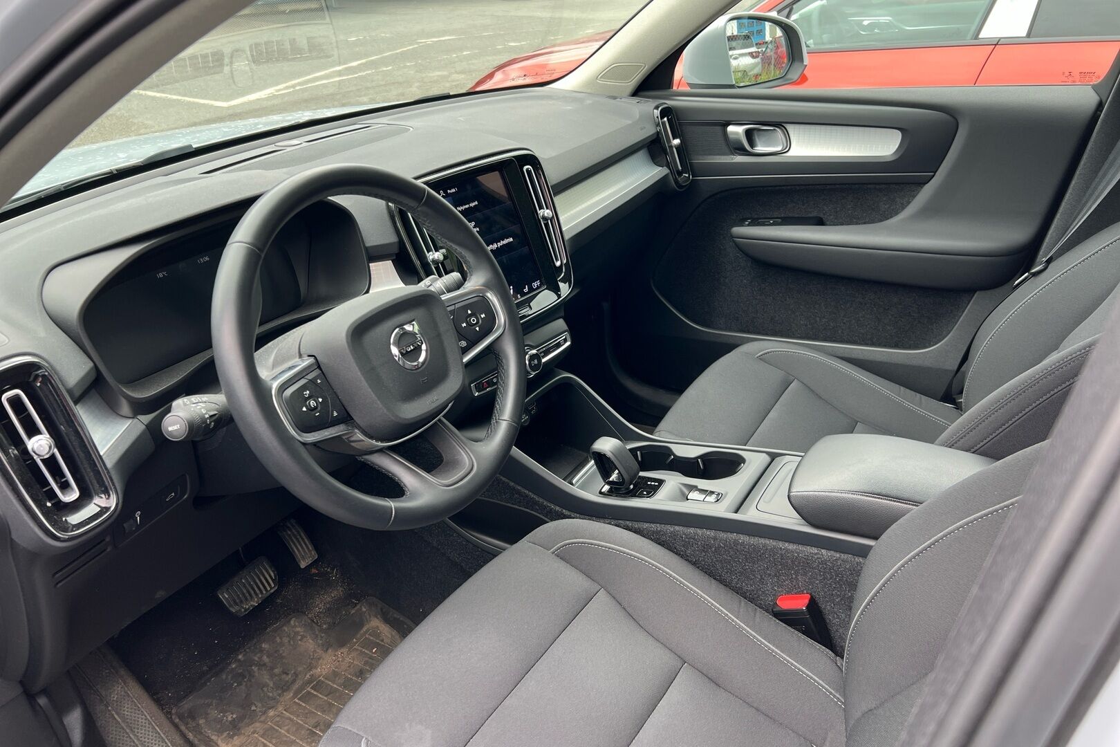 Volvo XC40 iso kuva 1
