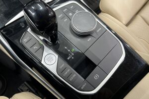 BMW 3-SARJA esikatselu 23