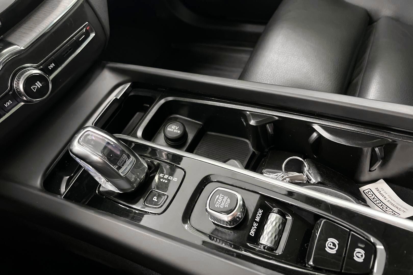 Volvo XC60 iso kuva 7
