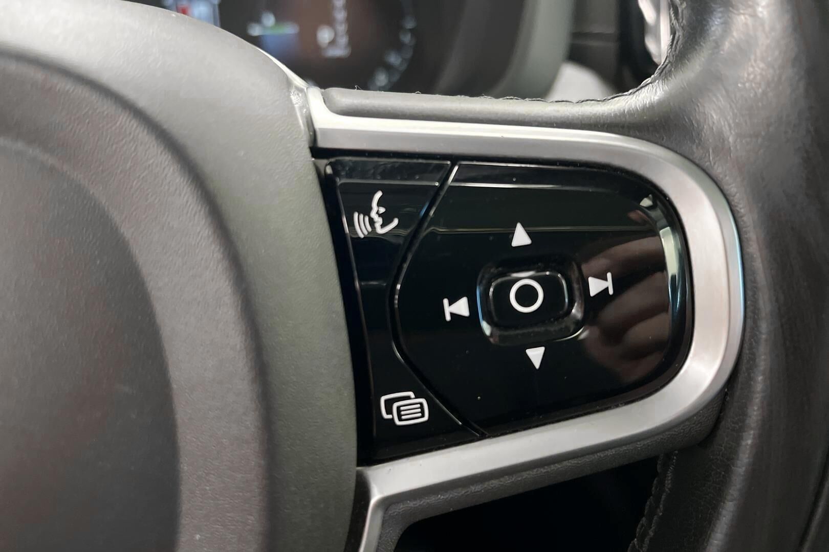 Volvo XC60 iso kuva 9