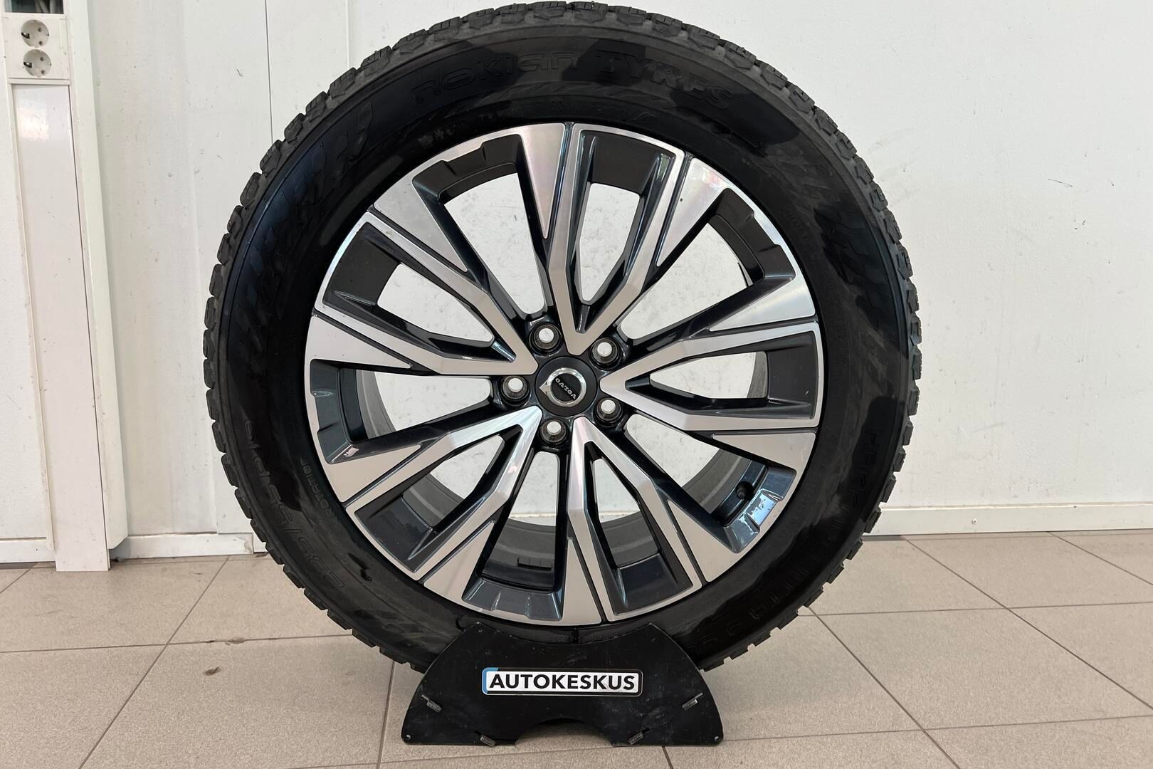 Volvo XC60 iso kuva 12