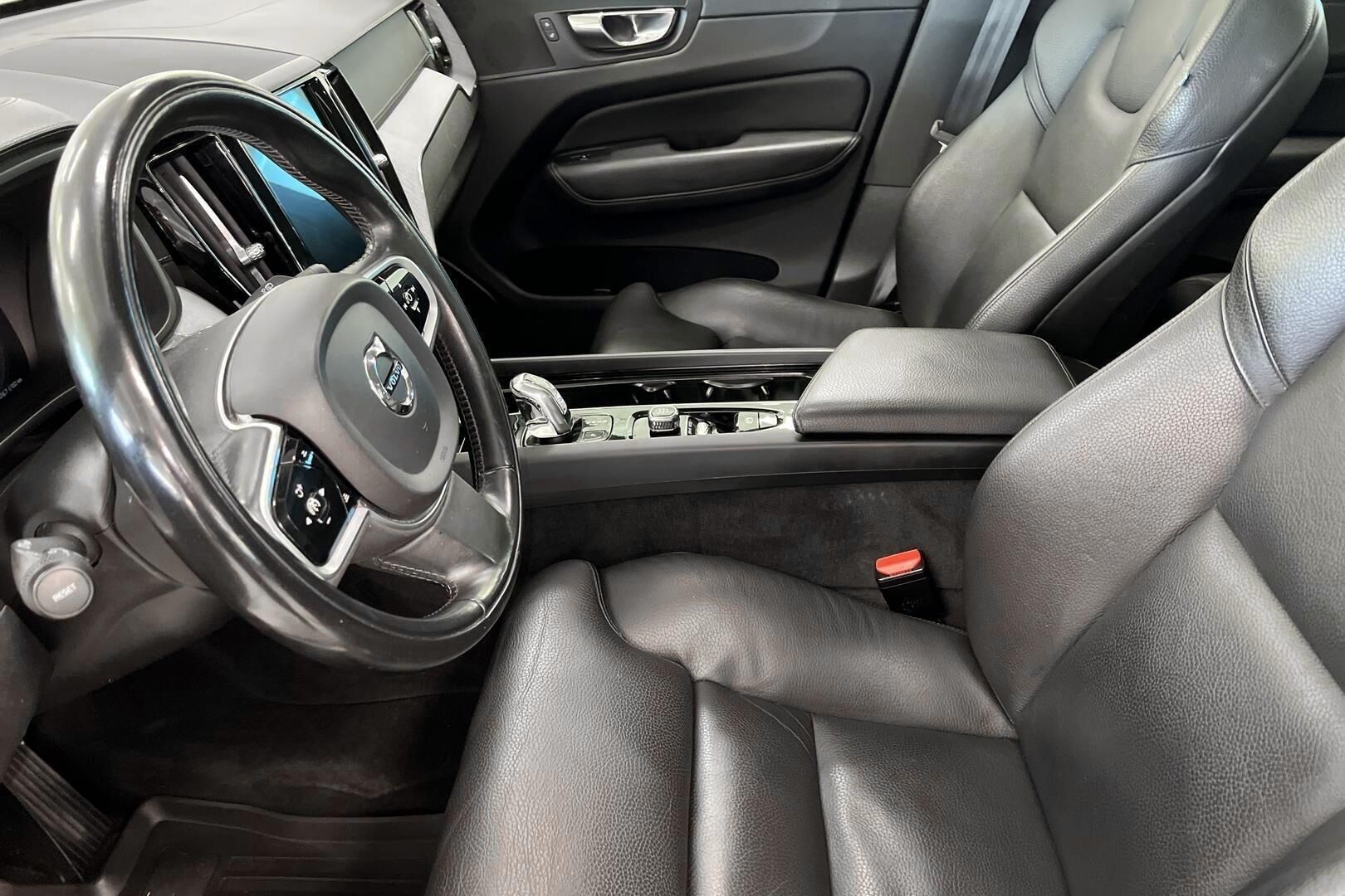 Volvo XC60 iso kuva 4