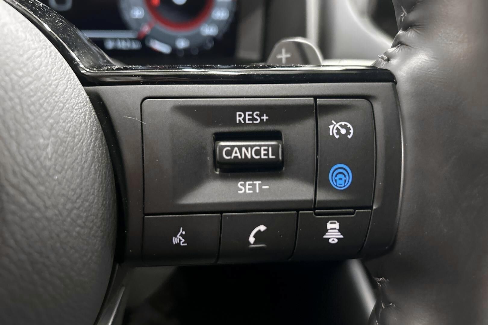 Nissan Qashqai iso kuva 14