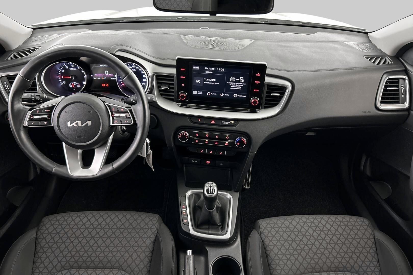 Kia Ceed iso kuva 10