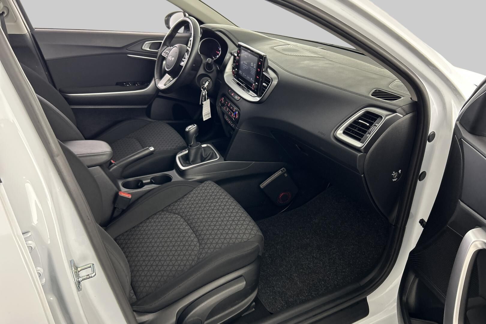 Kia Ceed iso kuva 11