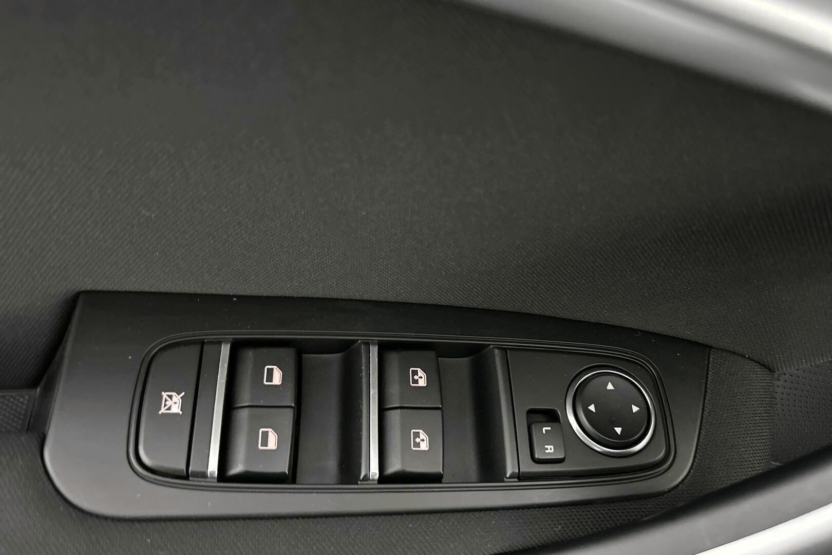 Kia Ceed iso kuva 14