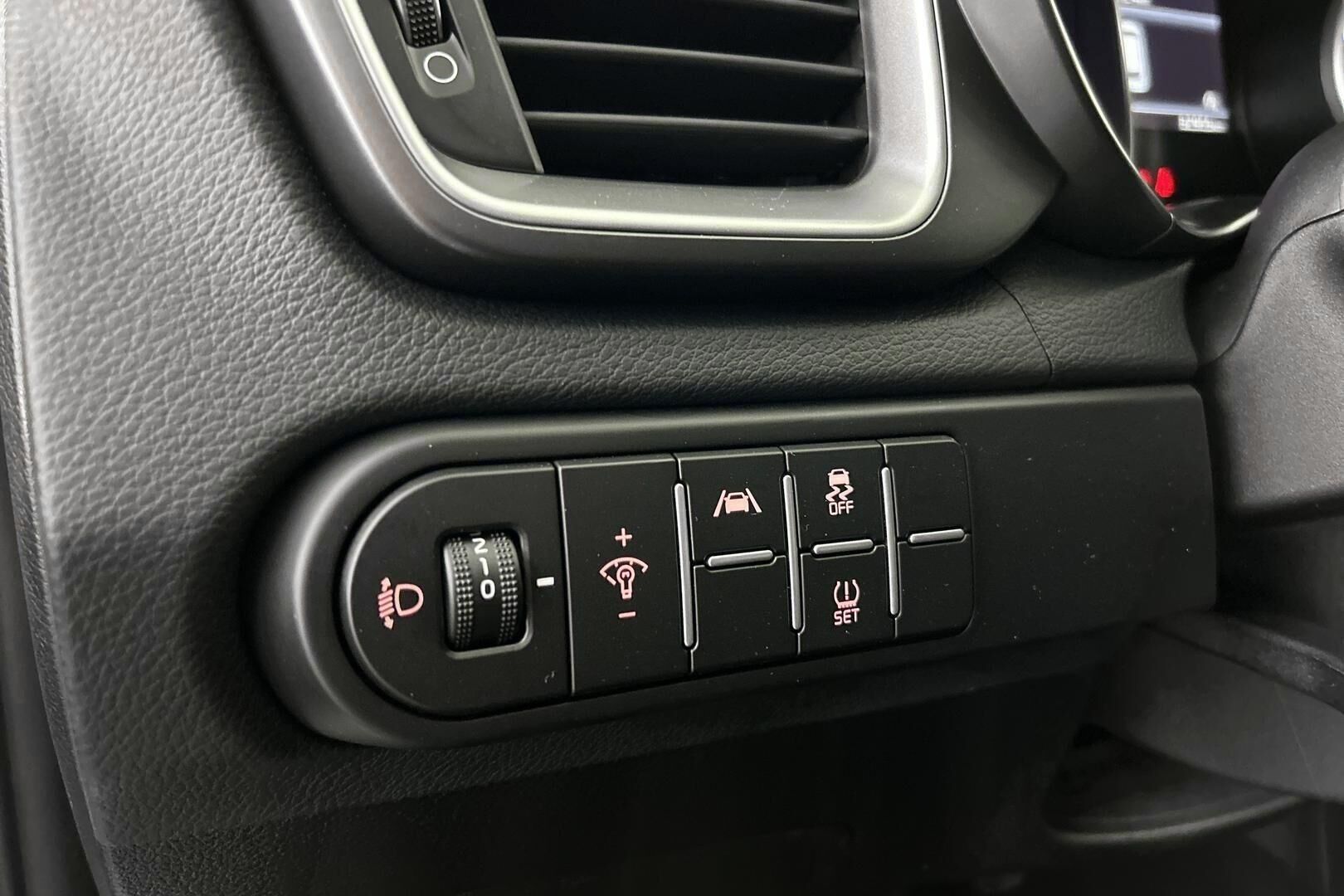 Kia Ceed iso kuva 15
