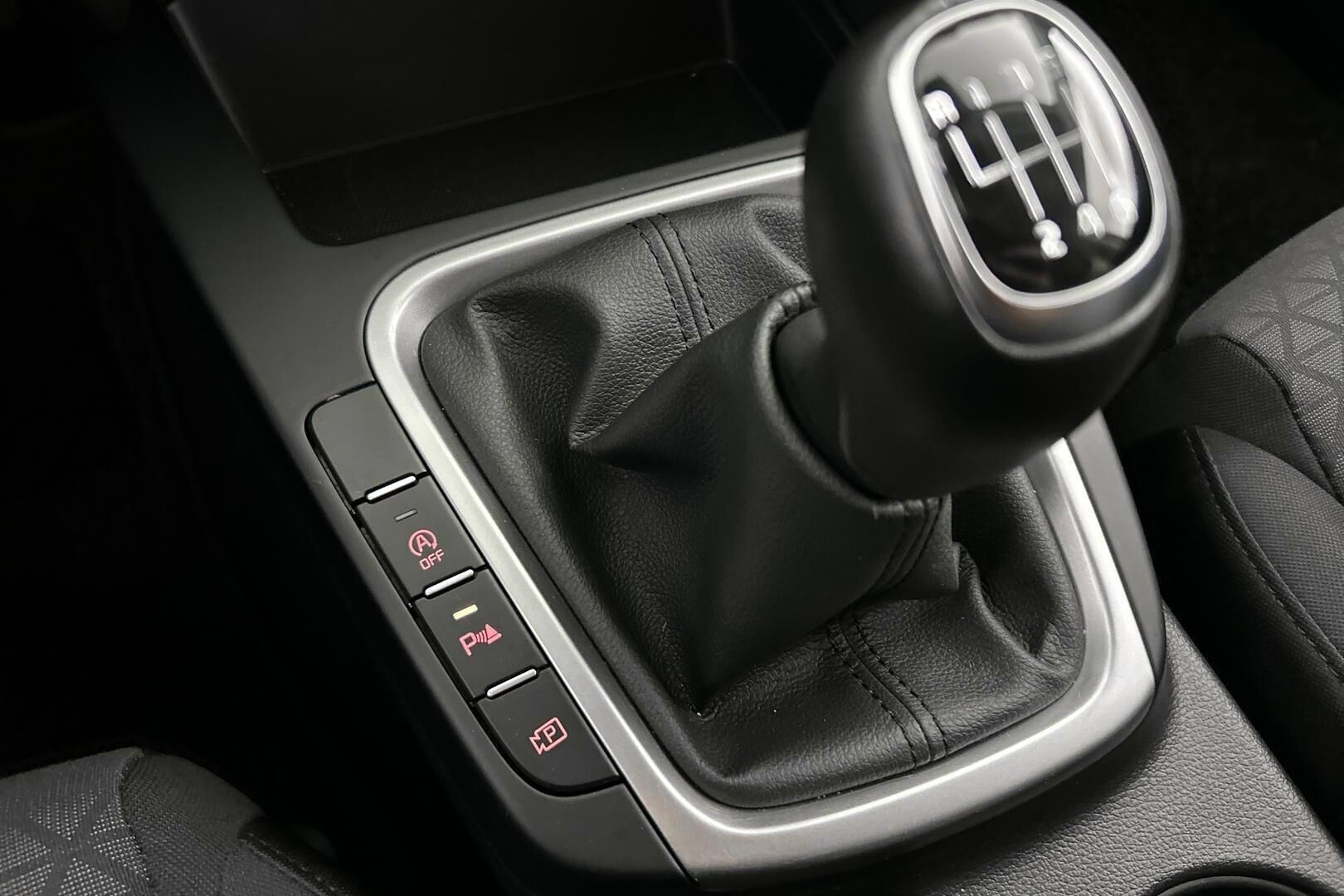Kia Ceed iso kuva 16
