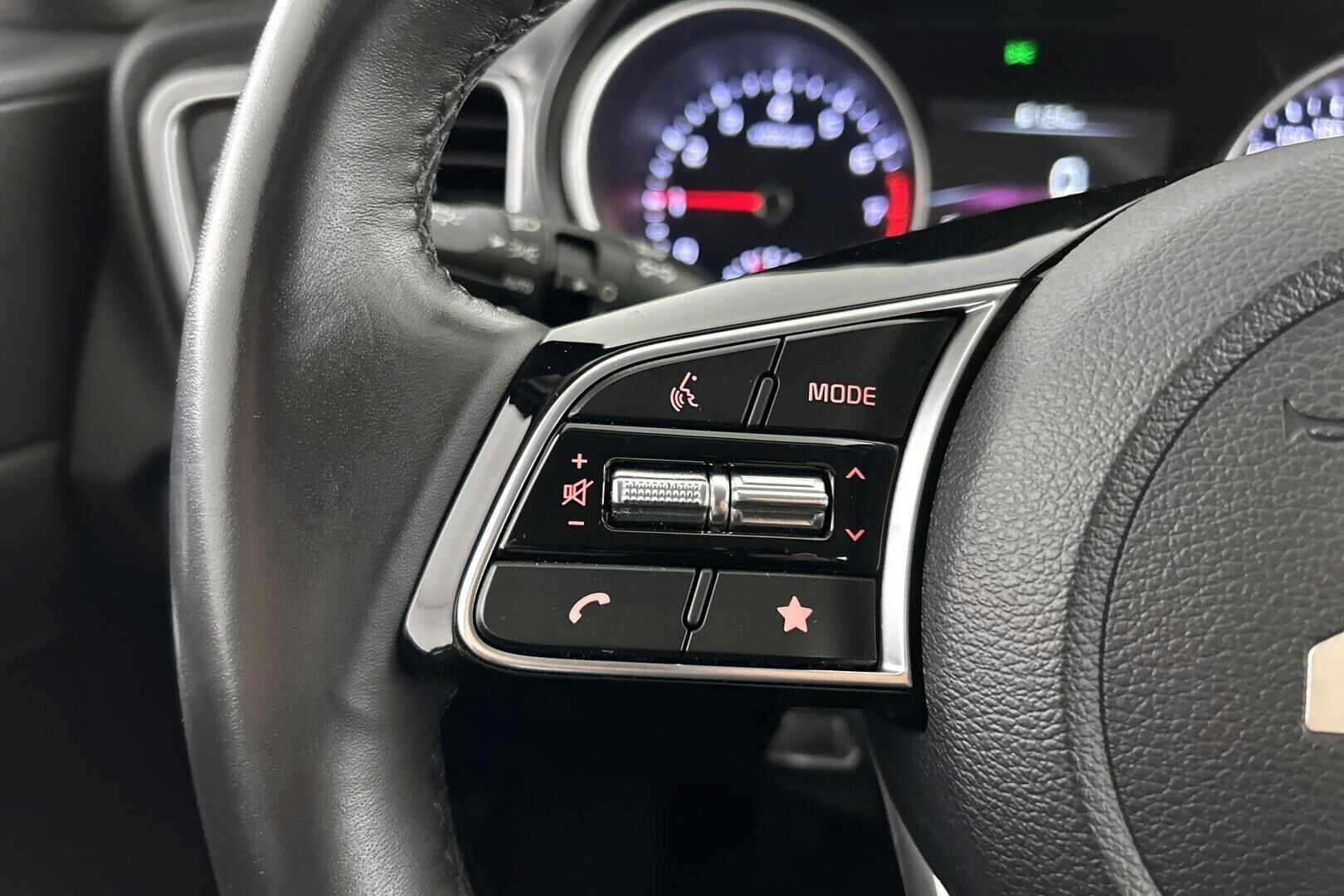 Kia Ceed iso kuva 21
