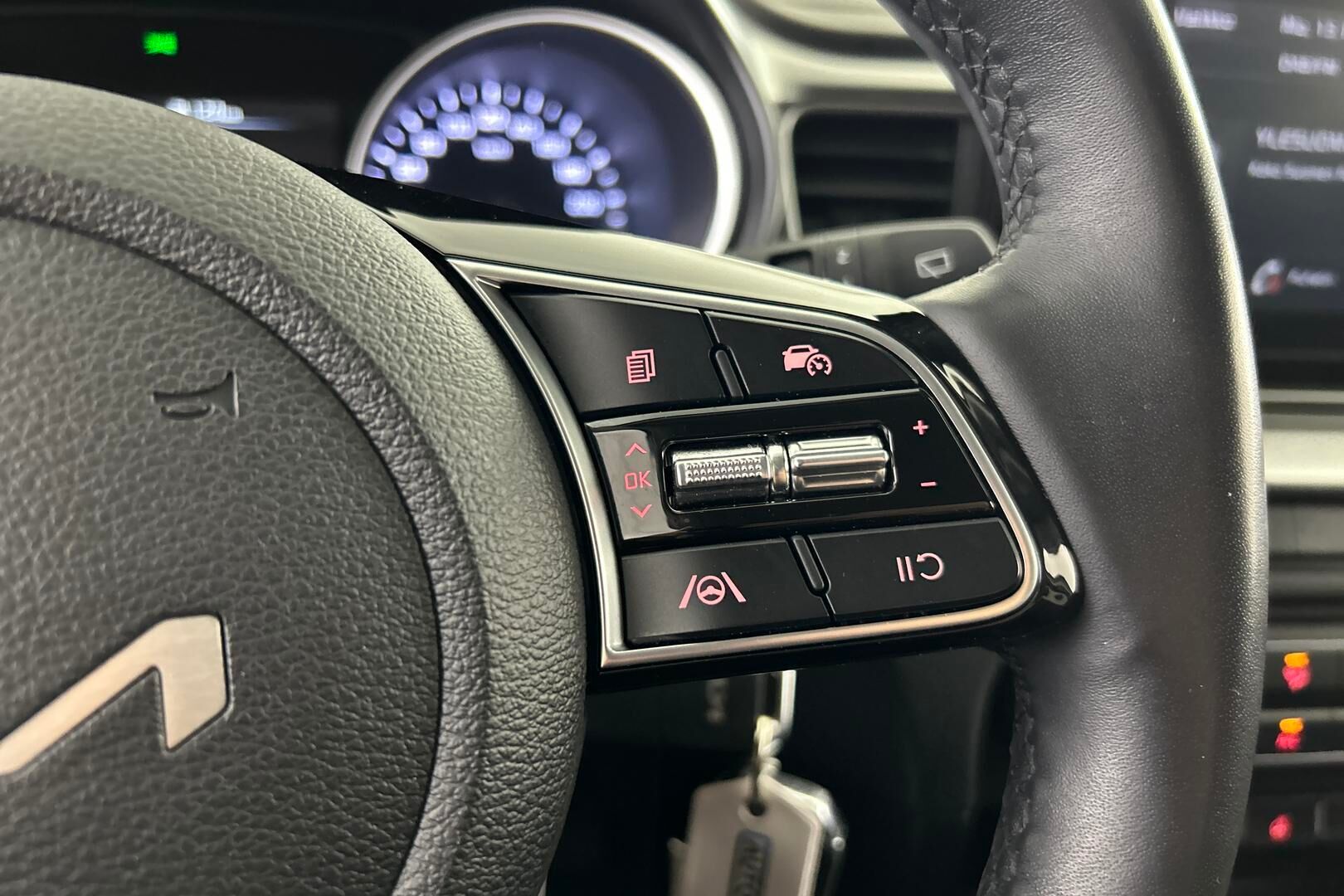 Kia Ceed iso kuva 22