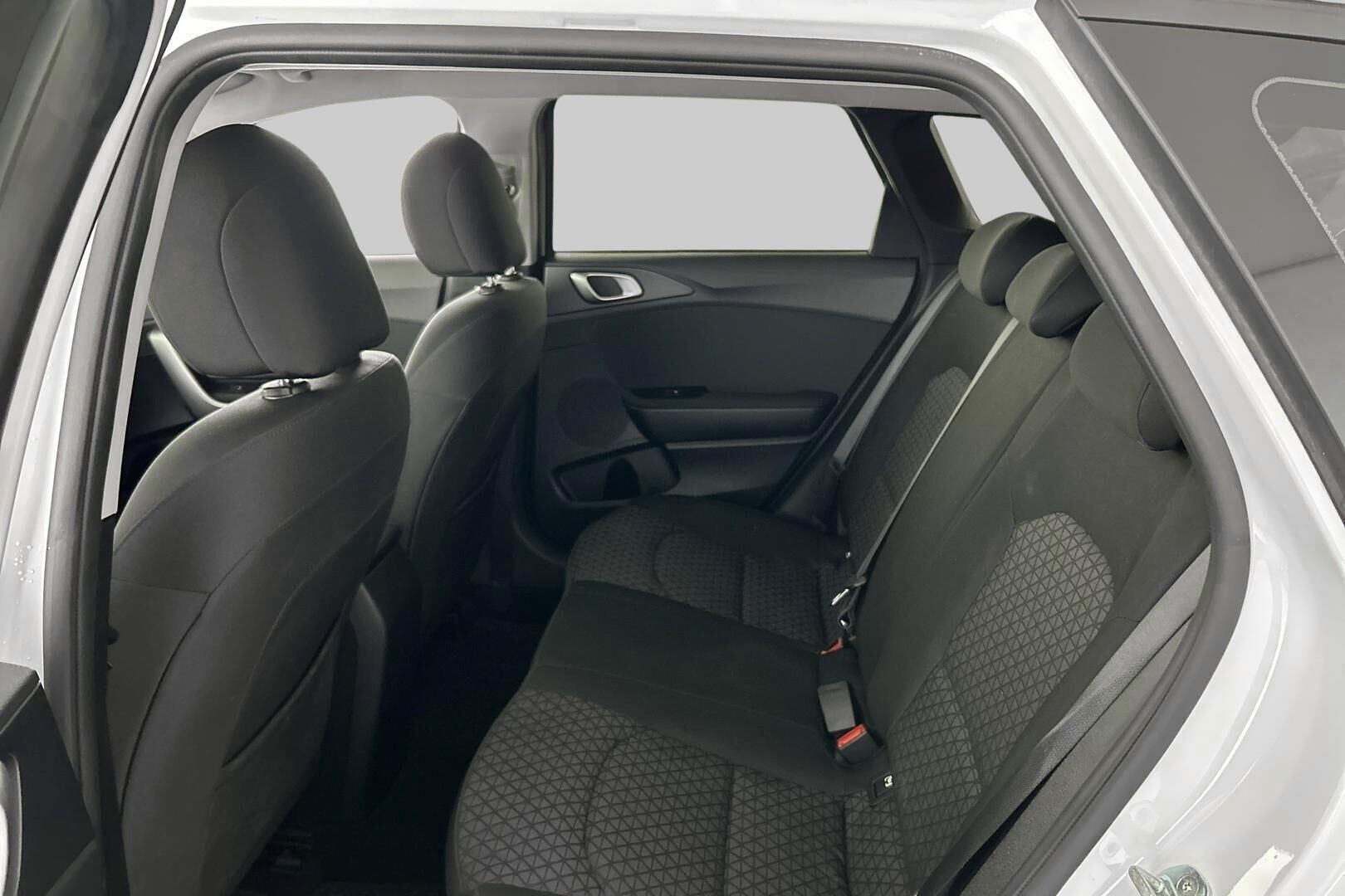 Kia Ceed iso kuva 9