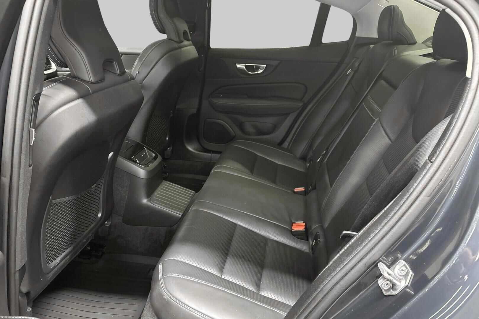 Volvo S60 iso kuva 10