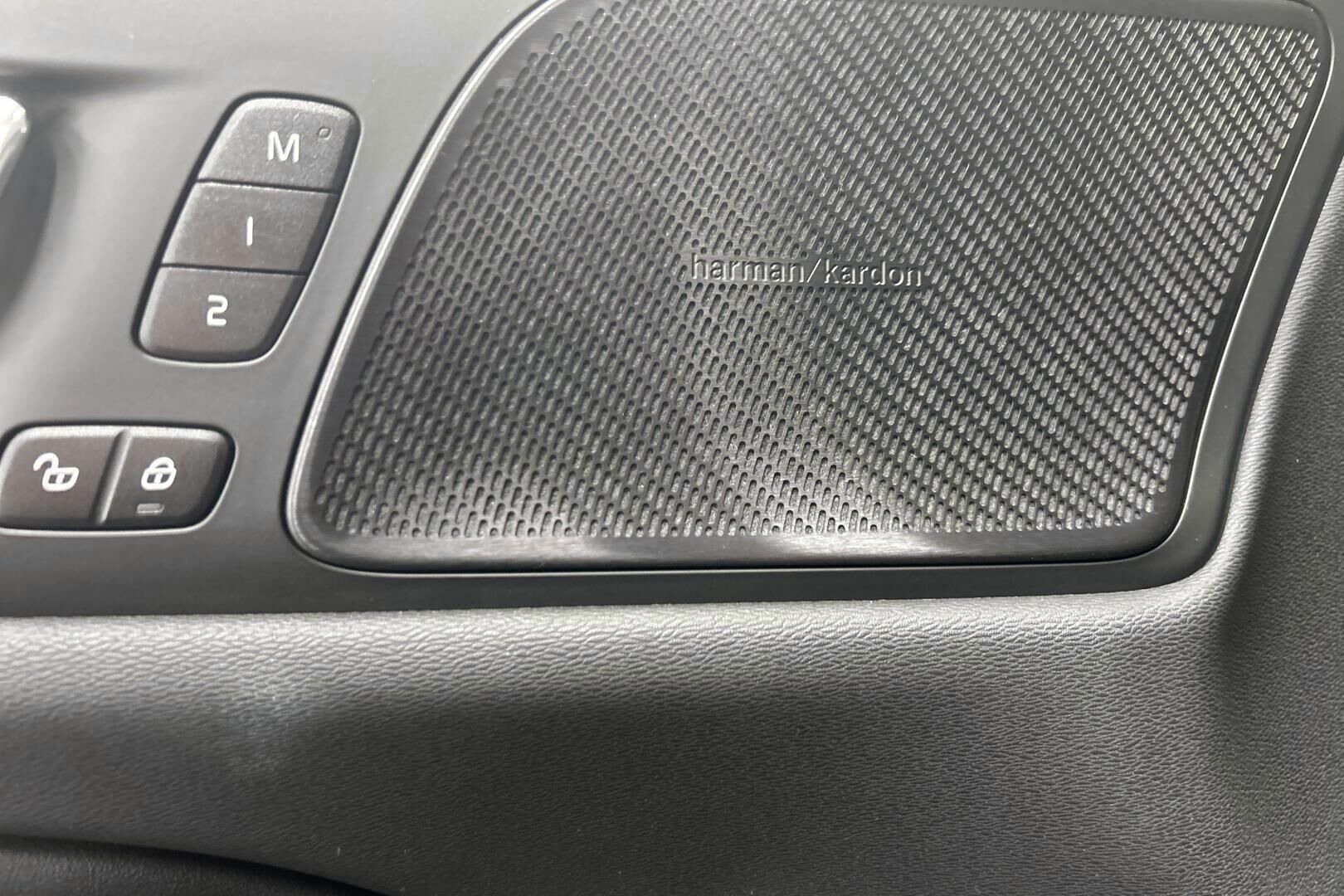 Volvo S60 iso kuva 15