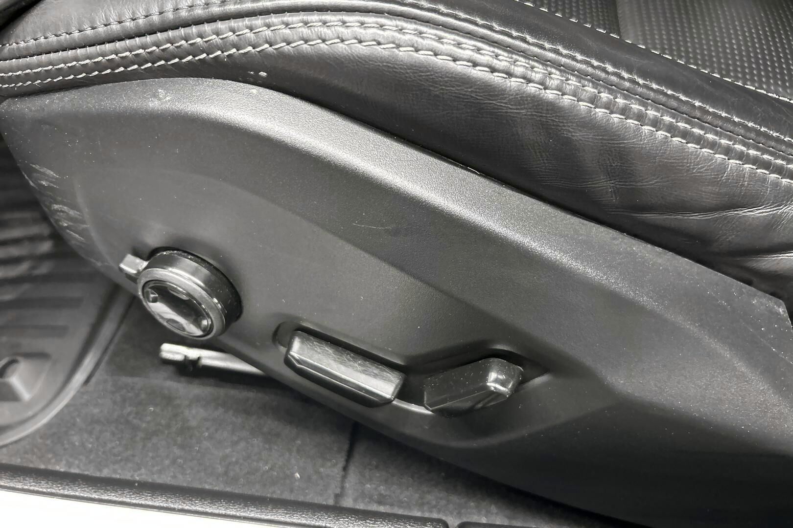 Volvo S60 iso kuva 16