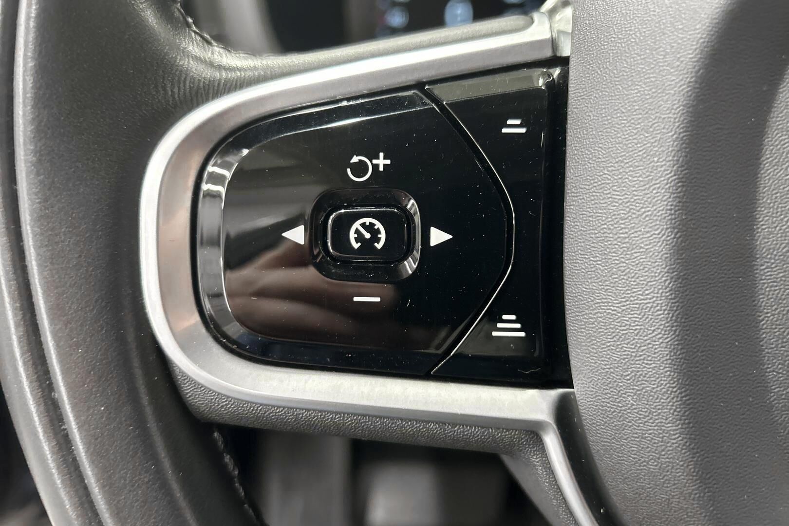 Volvo S60 iso kuva 17