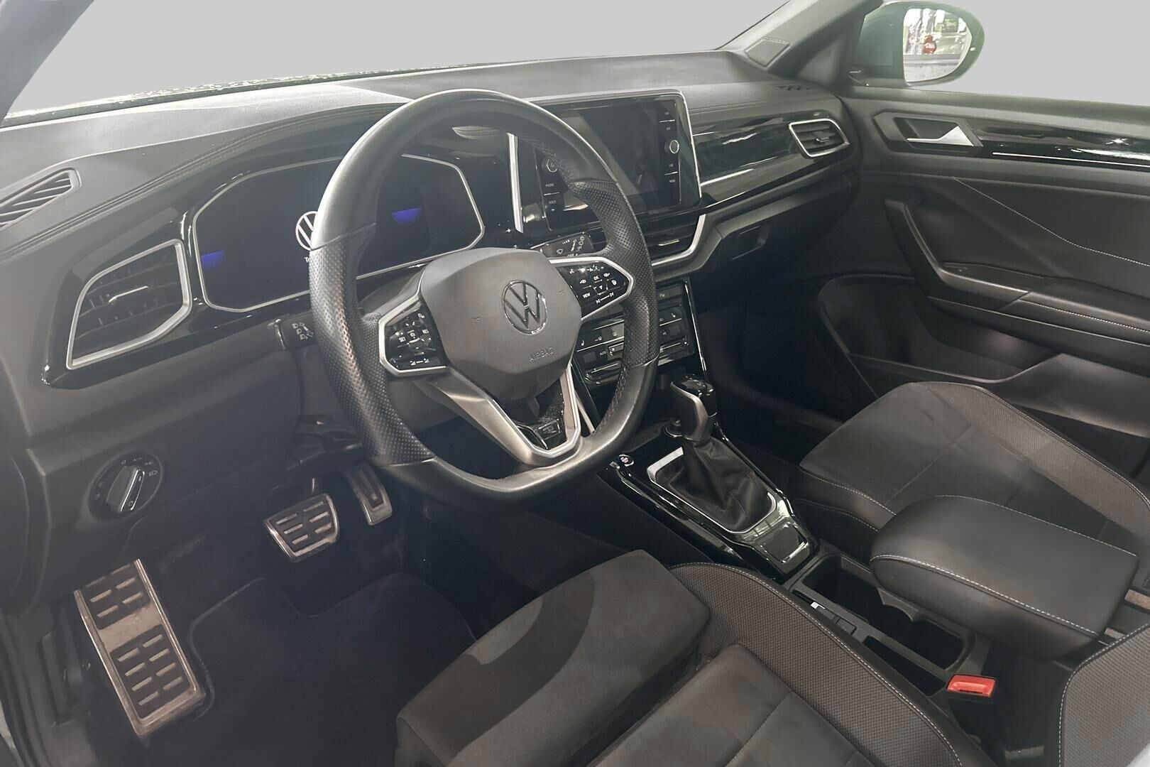 Volkswagen T-Roc iso kuva 2