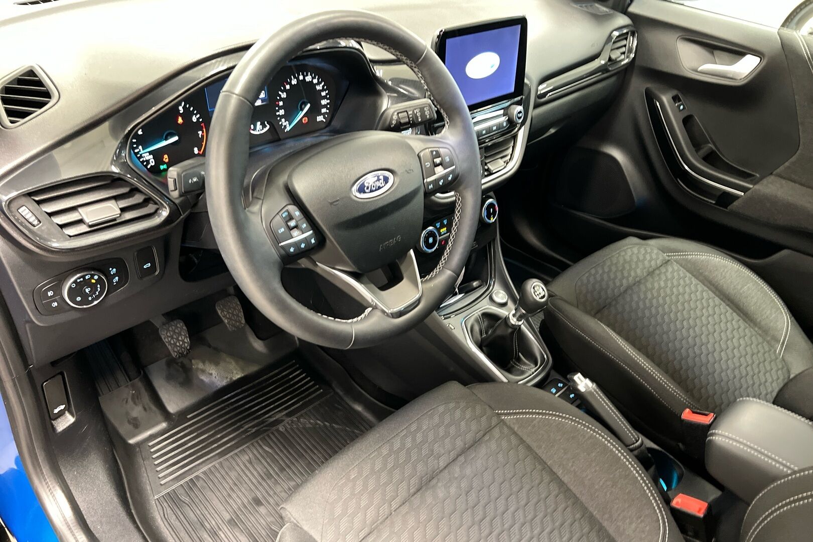 Ford Puma iso kuva 6