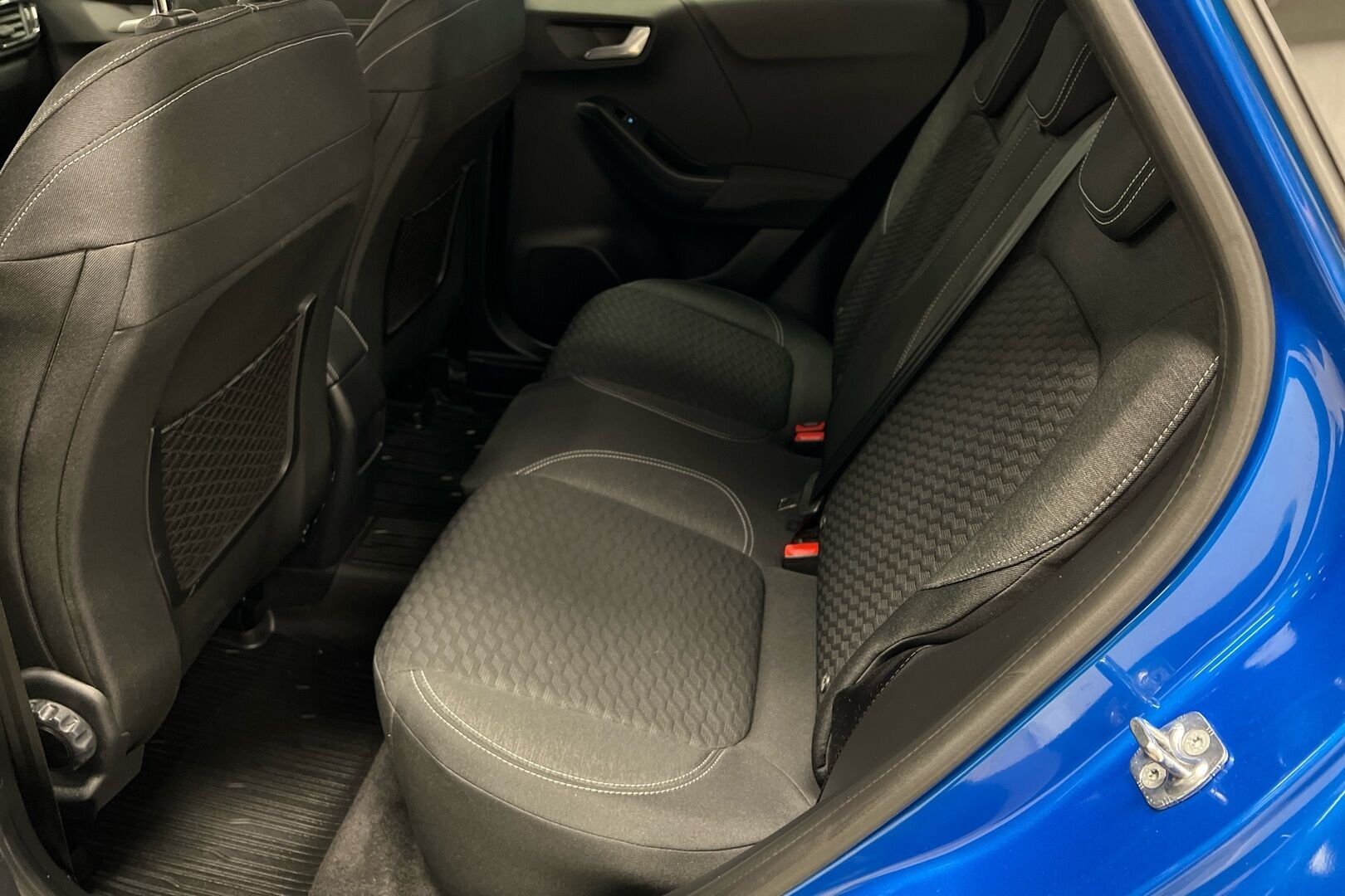 Ford Puma iso kuva 8