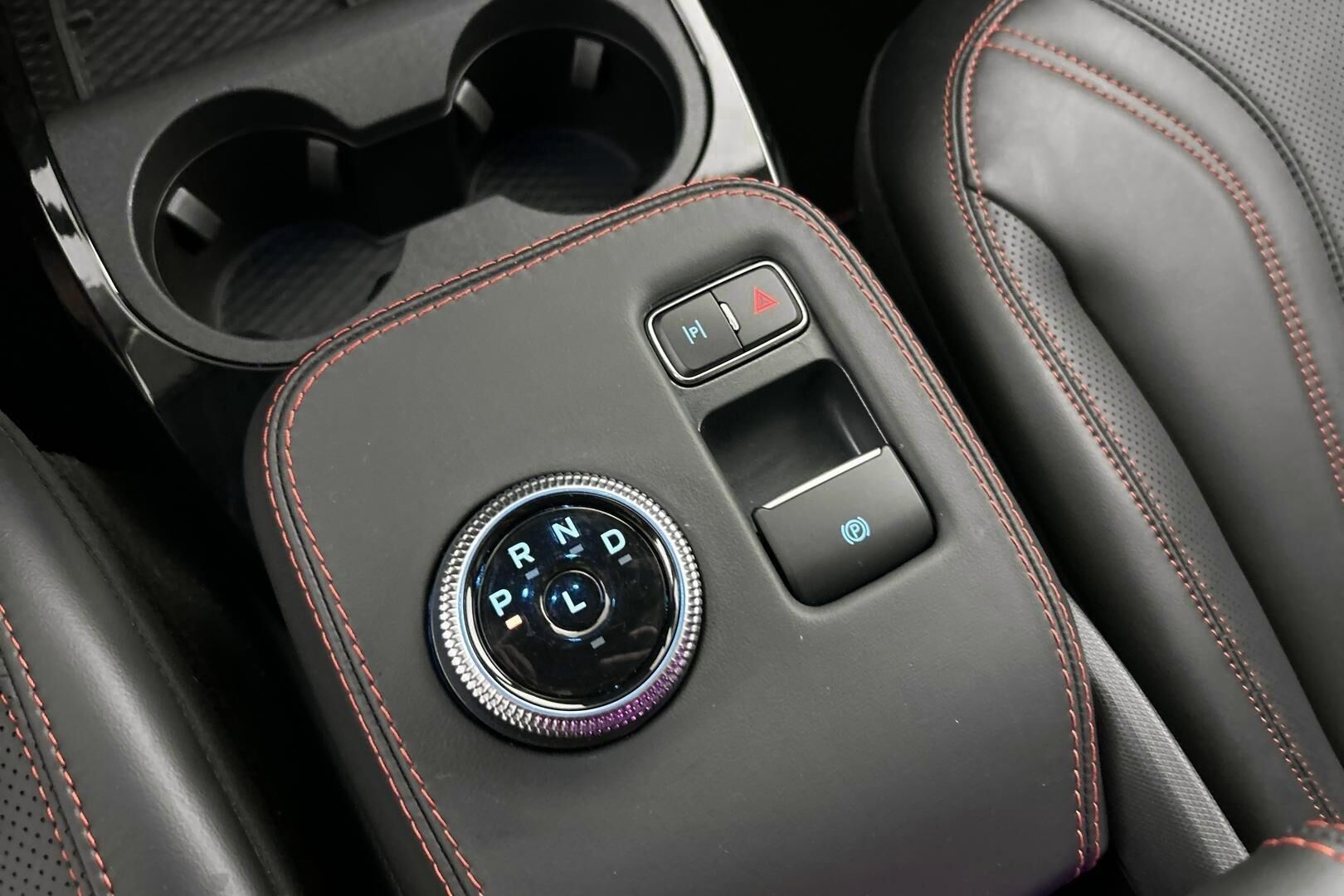 Ford Mustang Mach-E iso kuva 23