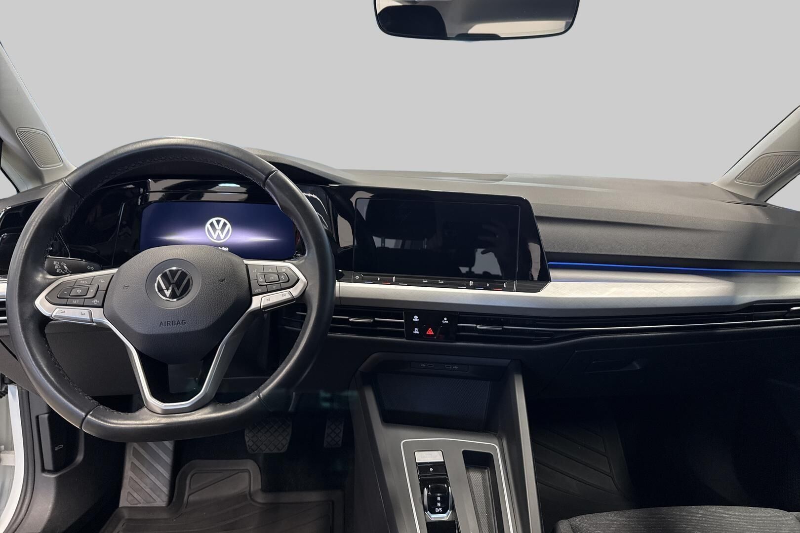 Volkswagen Golf iso kuva 11