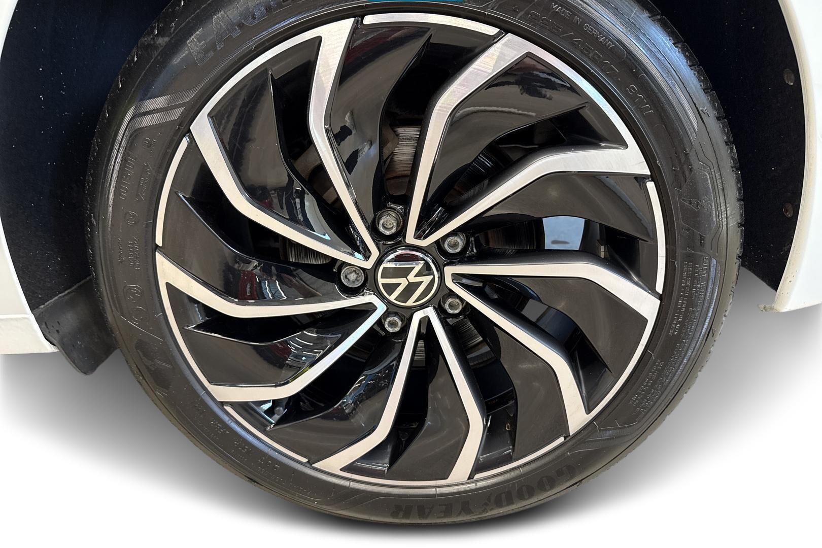 Volkswagen Golf iso kuva 13