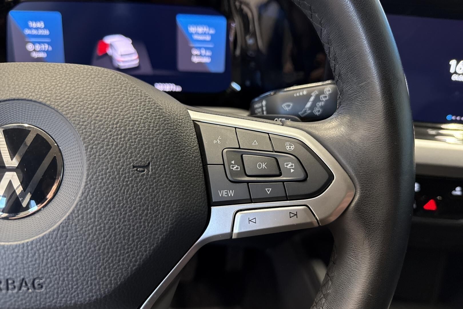 Volkswagen Golf iso kuva 18