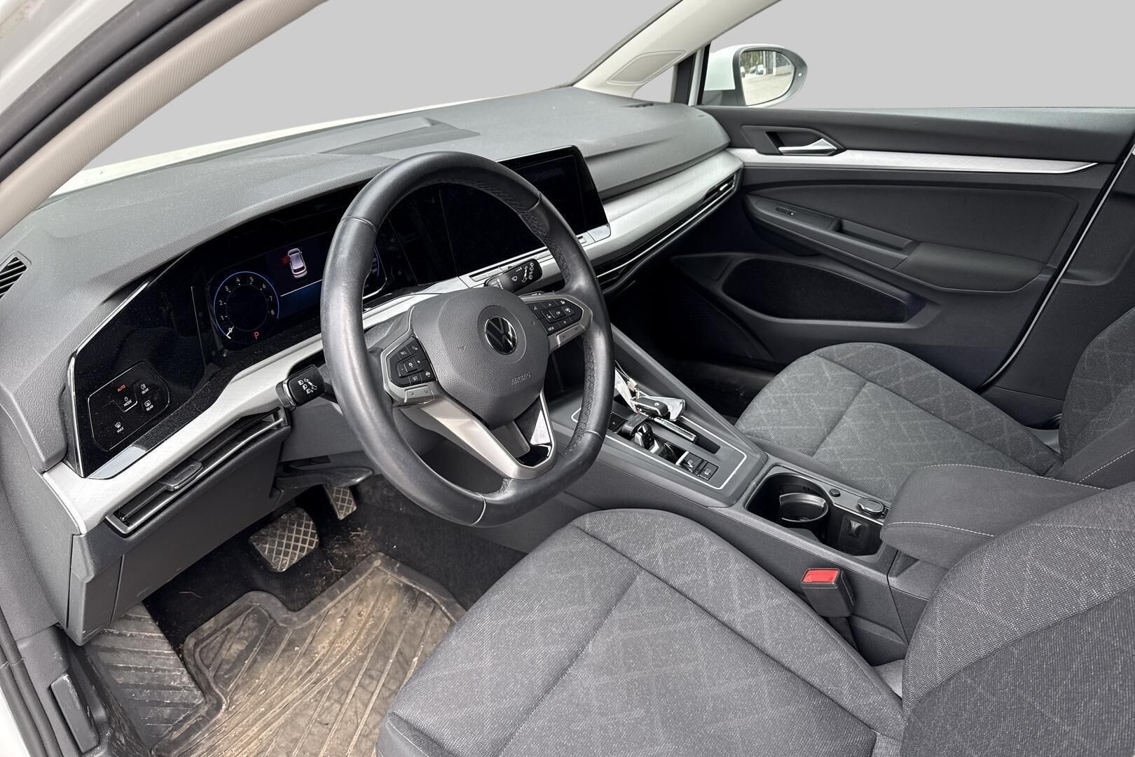 Volkswagen Golf iso kuva 2