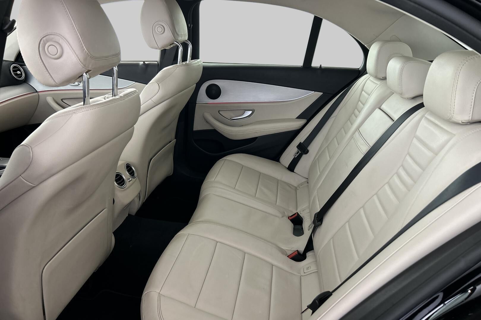 Mercedes-Benz E iso kuva 11