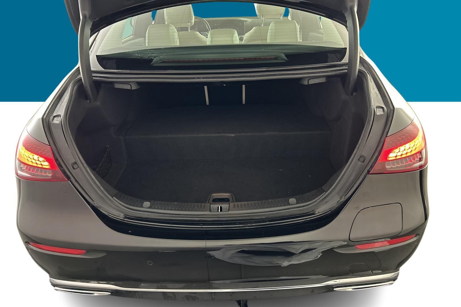 Mercedes-Benz E iso kuva 9