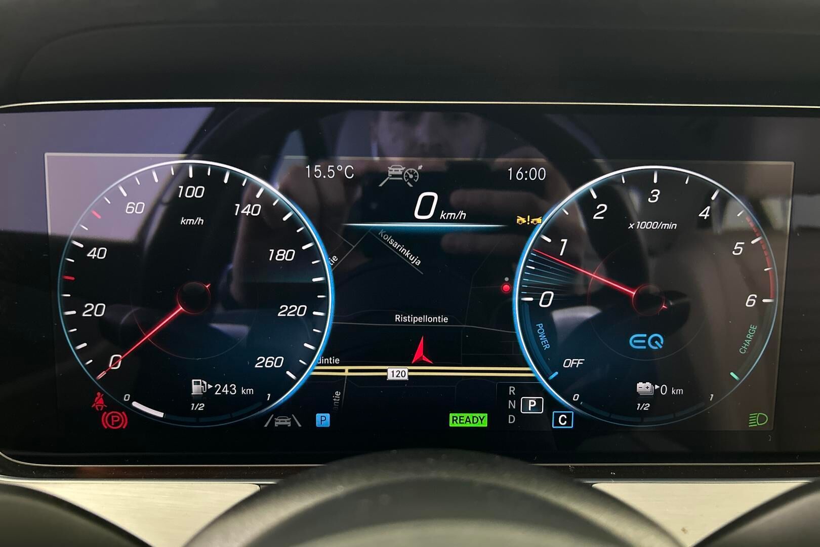 Mercedes-Benz E iso kuva 23