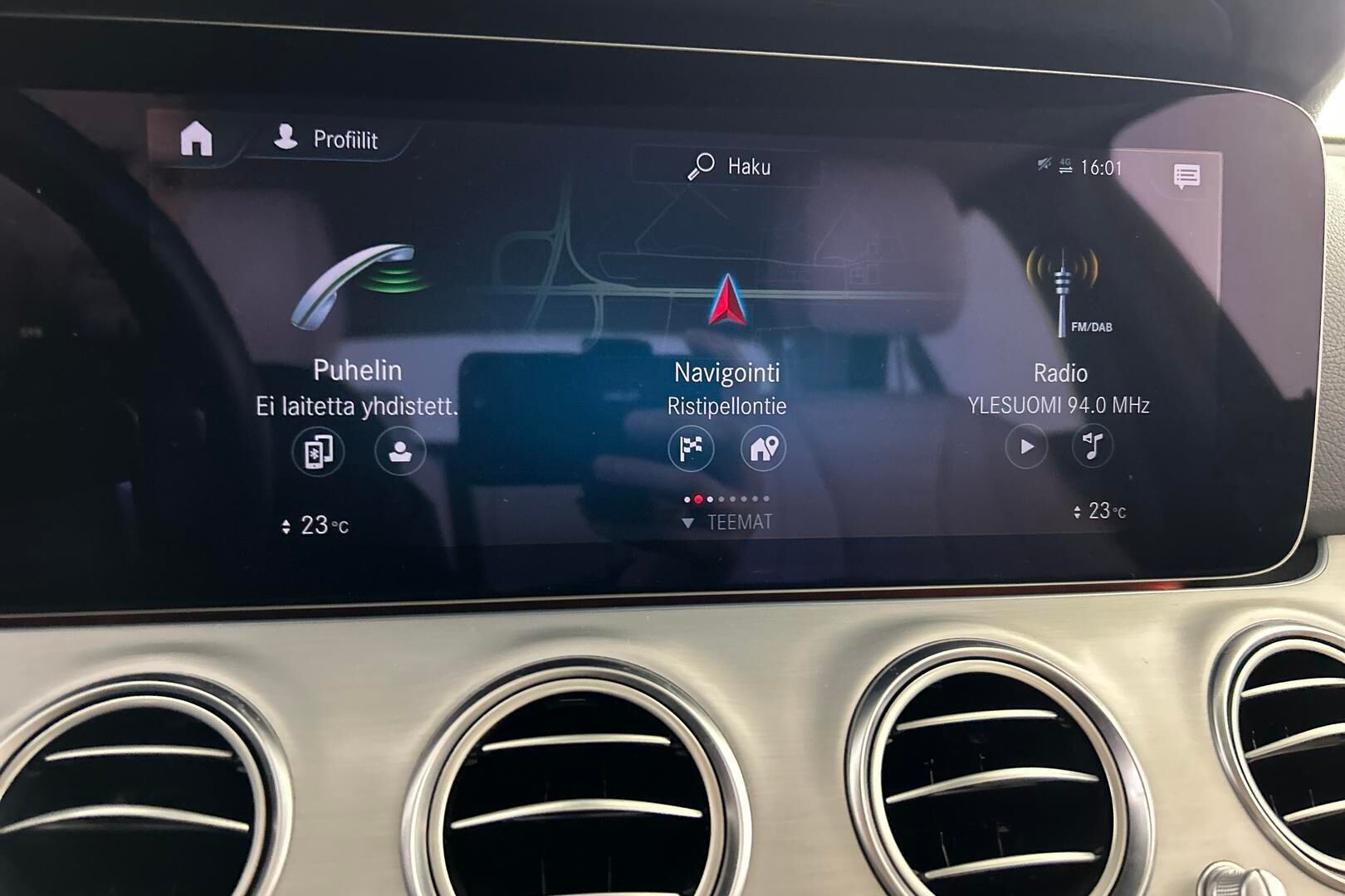 Mercedes-Benz E iso kuva 12