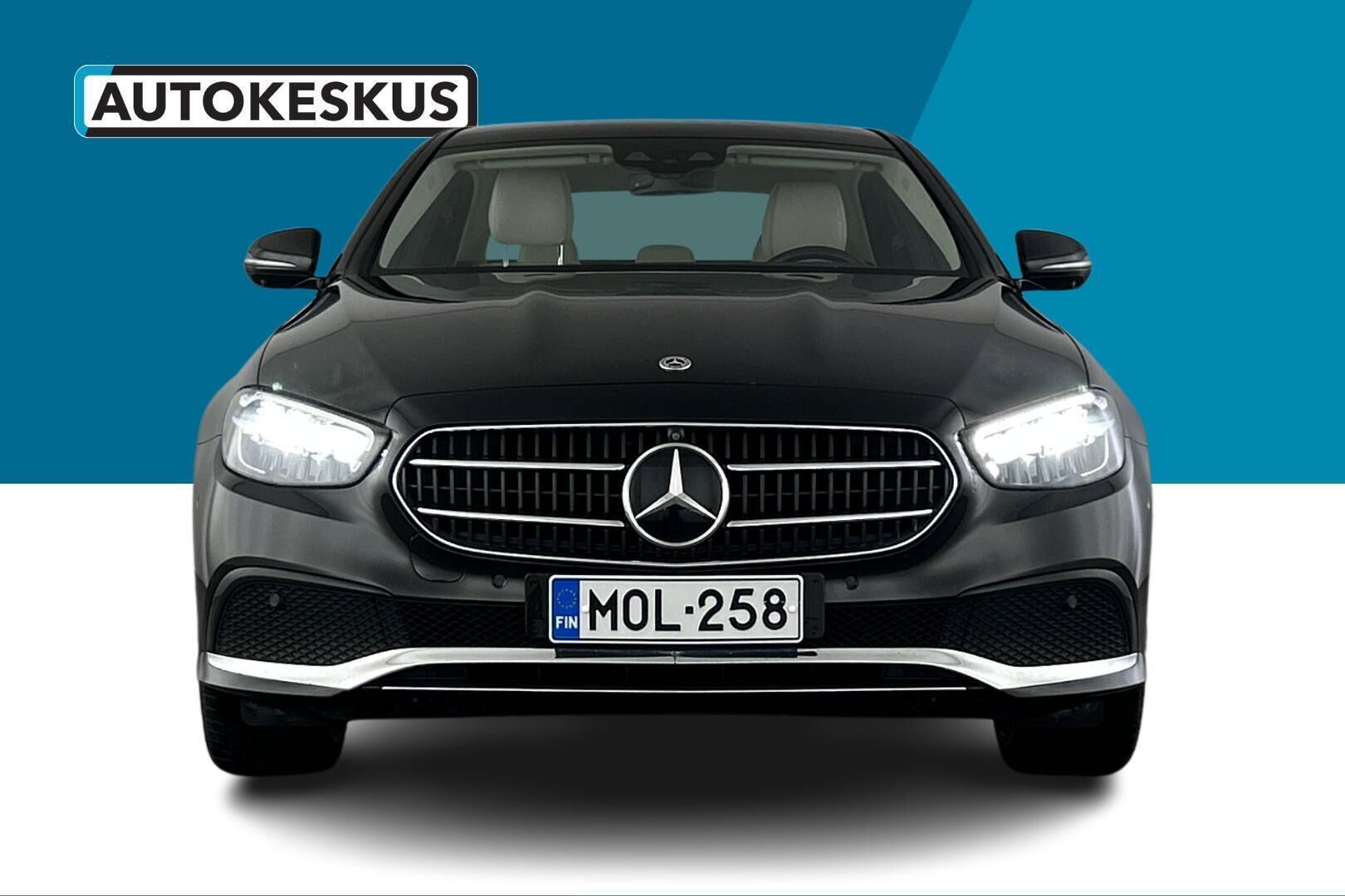 Mercedes-Benz E iso kuva 21