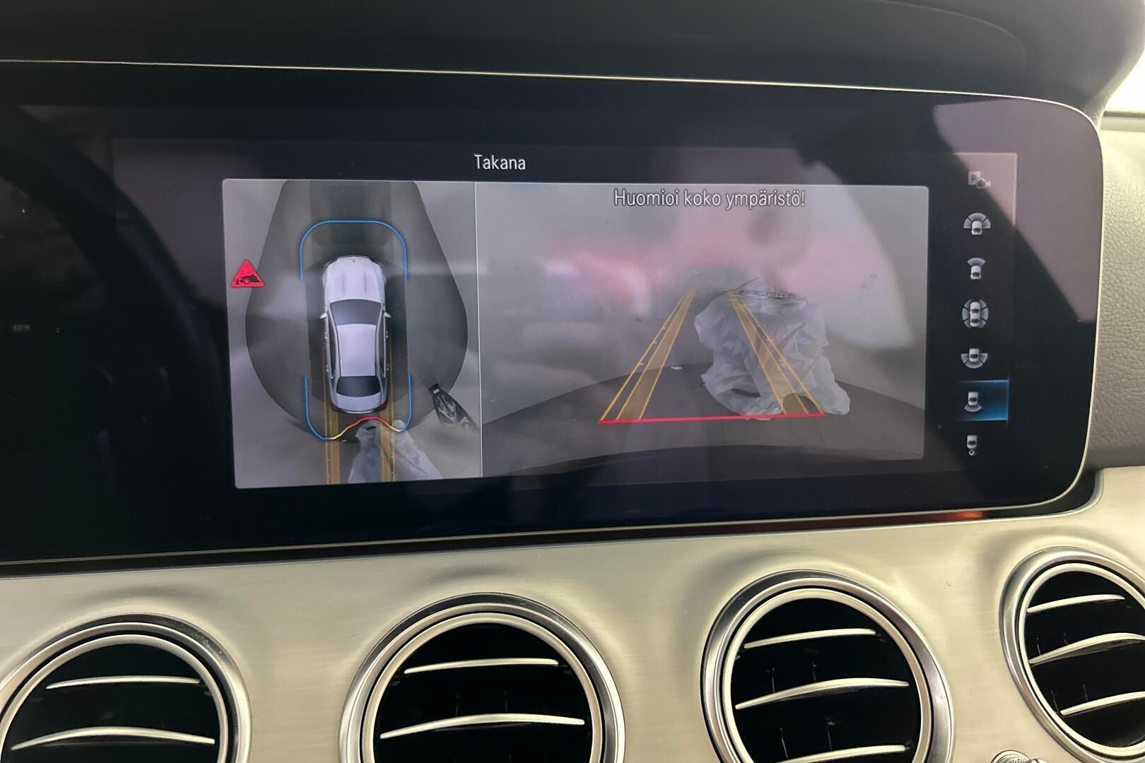 Mercedes-Benz E iso kuva 18