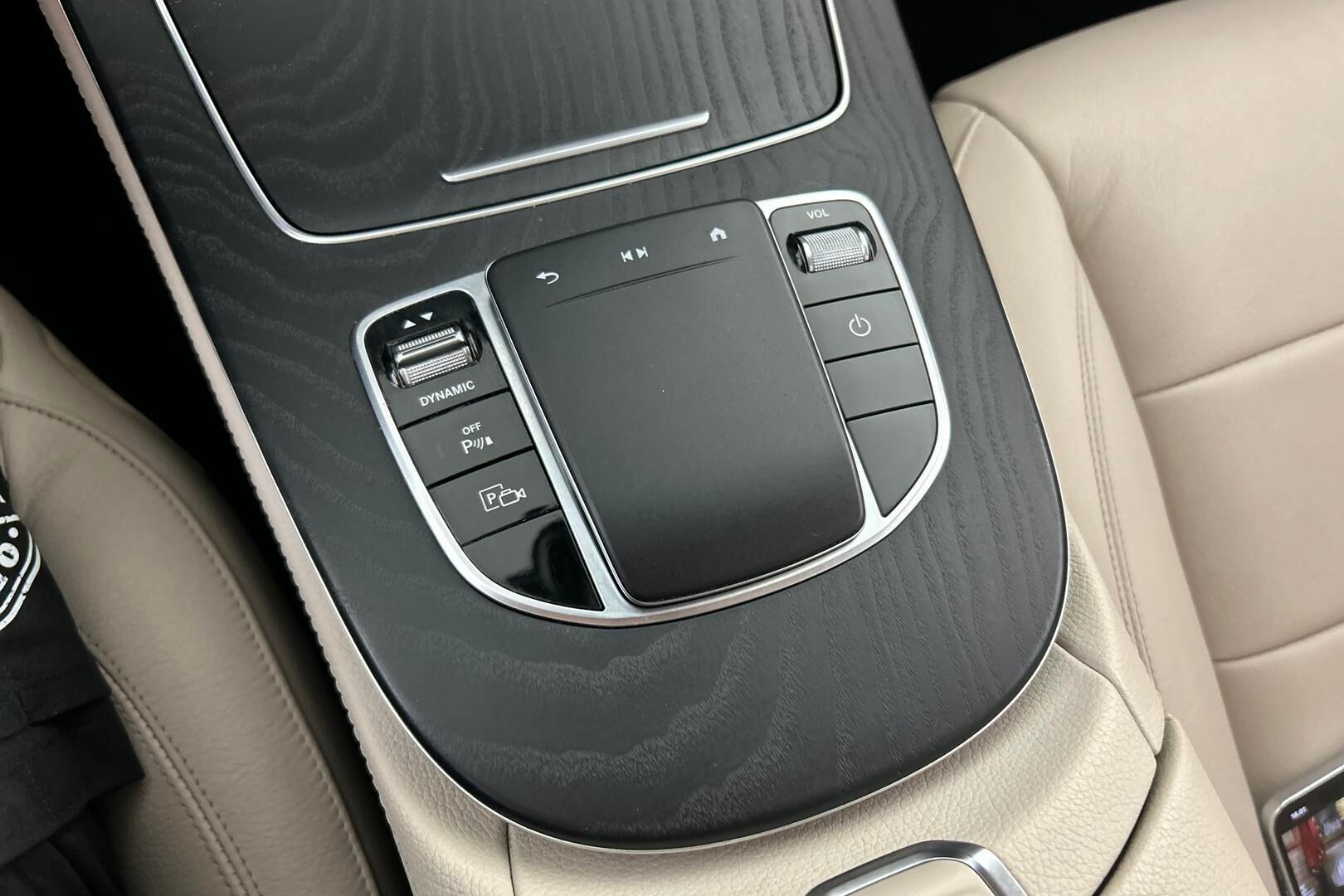 Mercedes-Benz E iso kuva 20