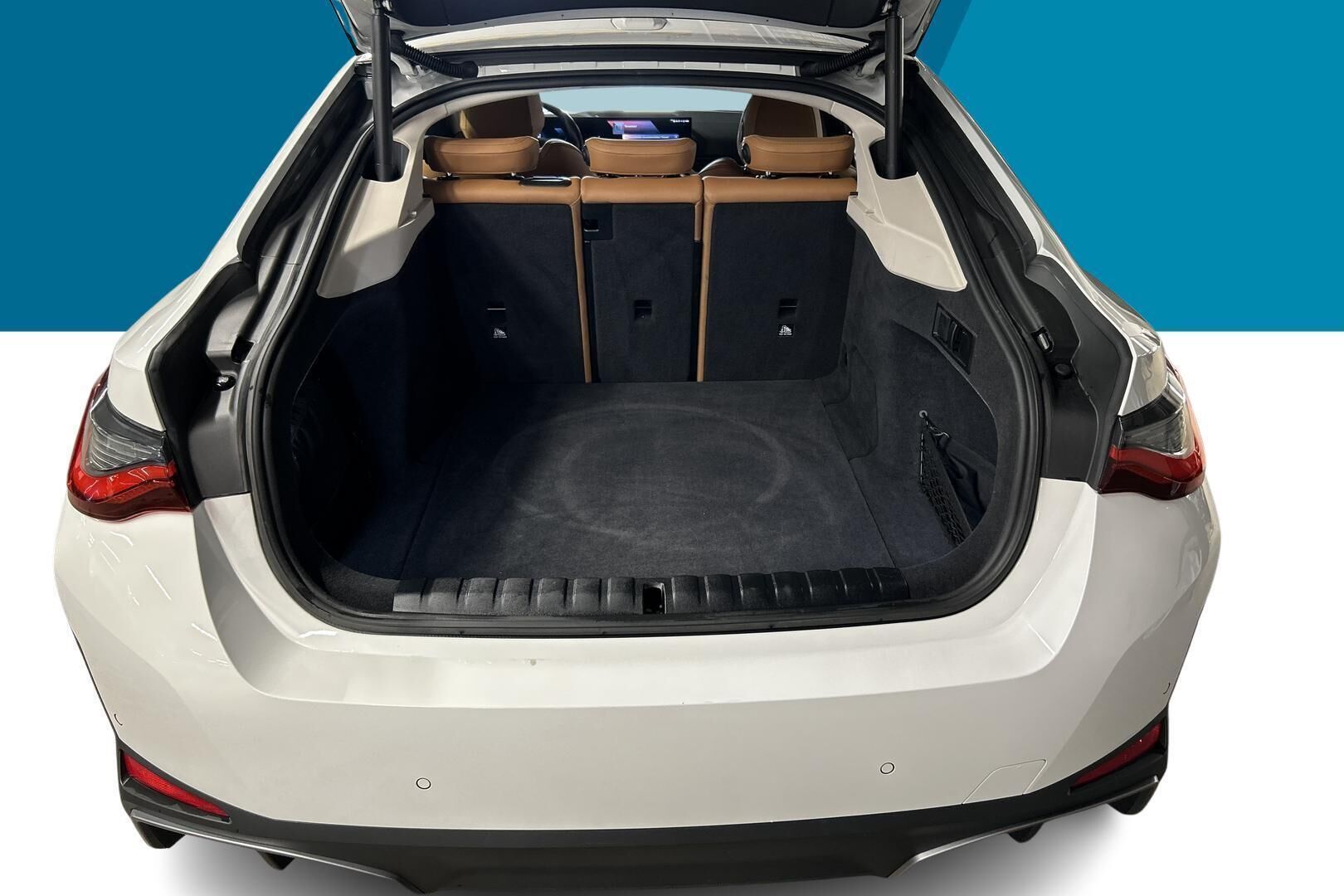 BMW i4 iso kuva 11
