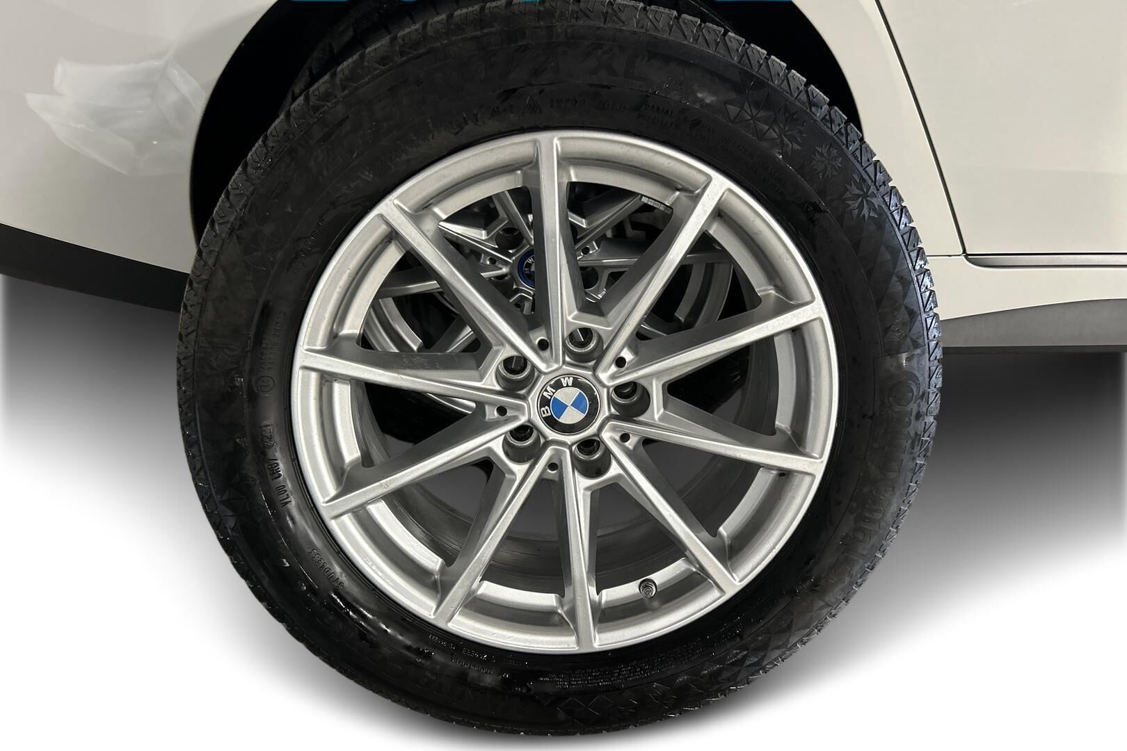 BMW i4 iso kuva 12