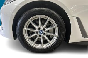 BMW i4 esikatselu 13