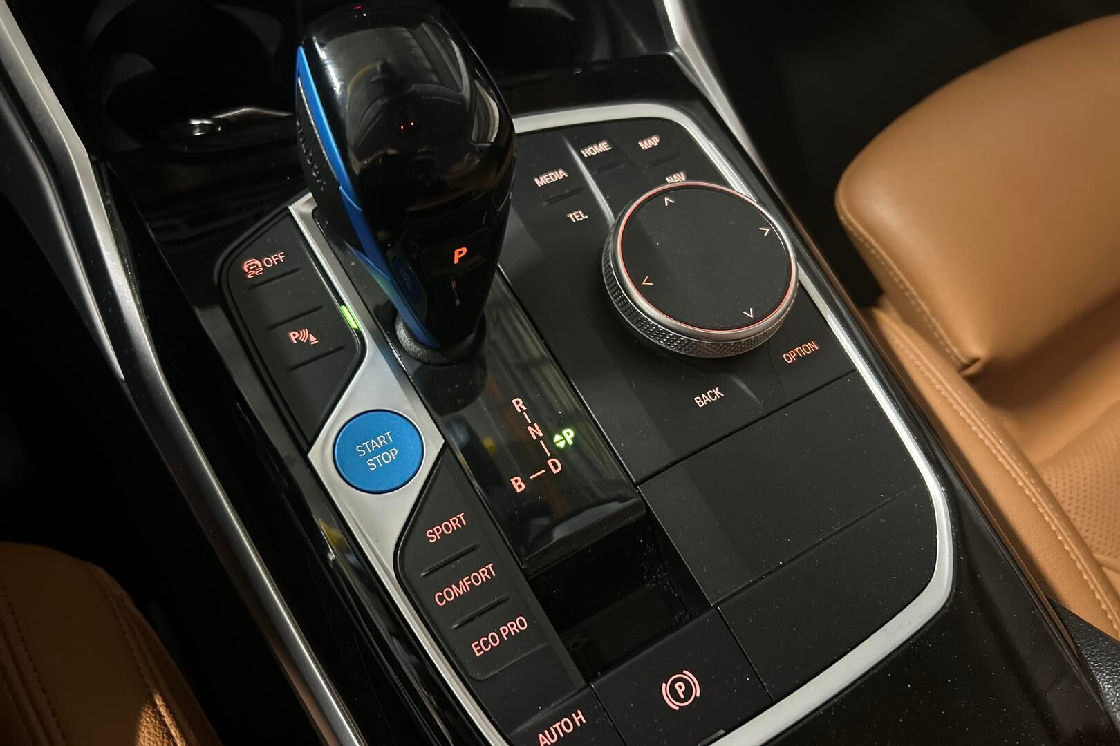 BMW i4 iso kuva 21